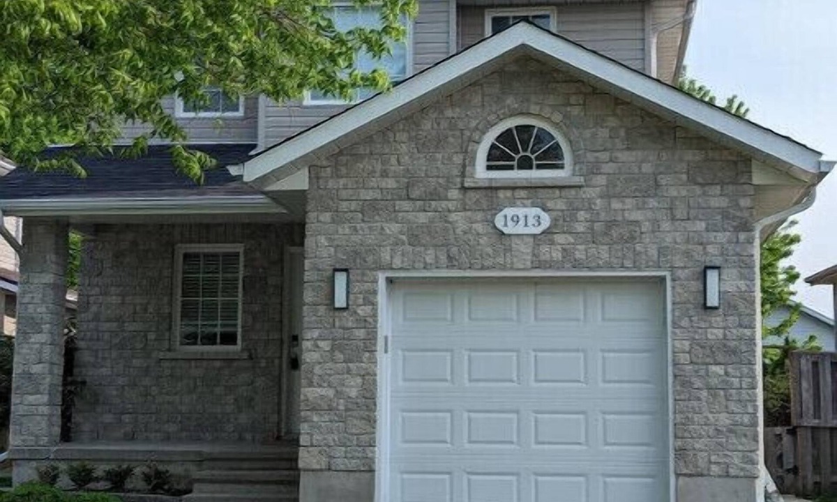 Amherstview House | Adorable 4 bed,2.5 bath house.