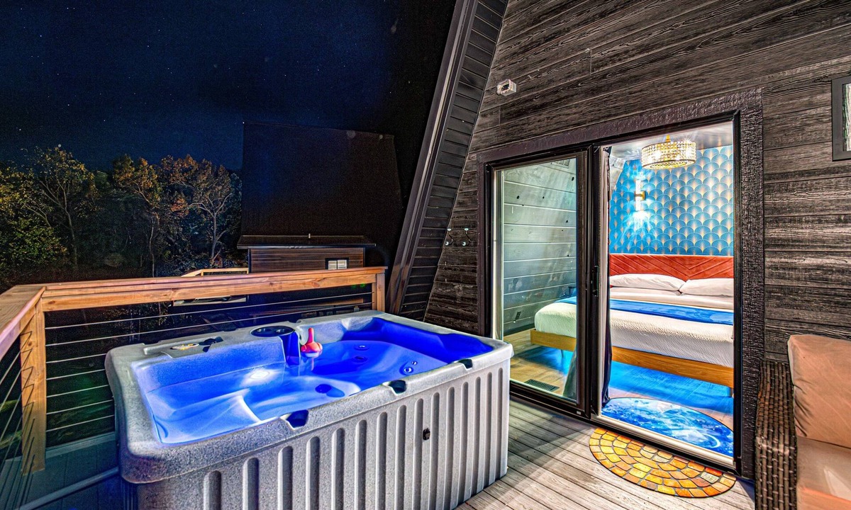 Omaha House | Adults-Only 2BR A-Frame | Hot Tub + Steam