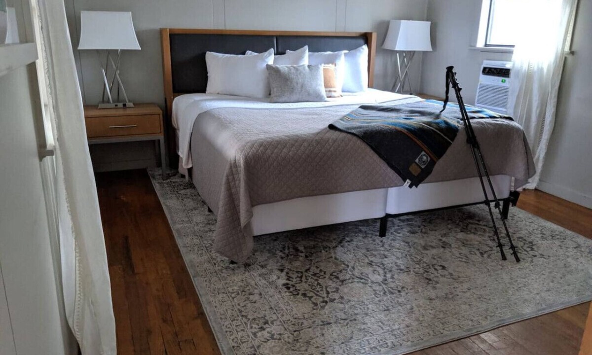 Eureka Springs Cabin | Adventure Cabin 4 with King Bed