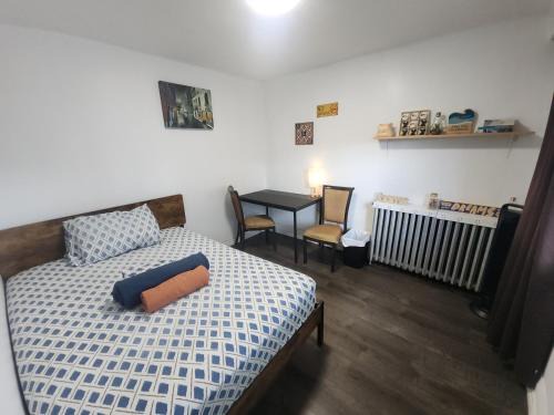 Mount Dennis House | Affordable Quiet Private Room - 10-min Walk to Subway