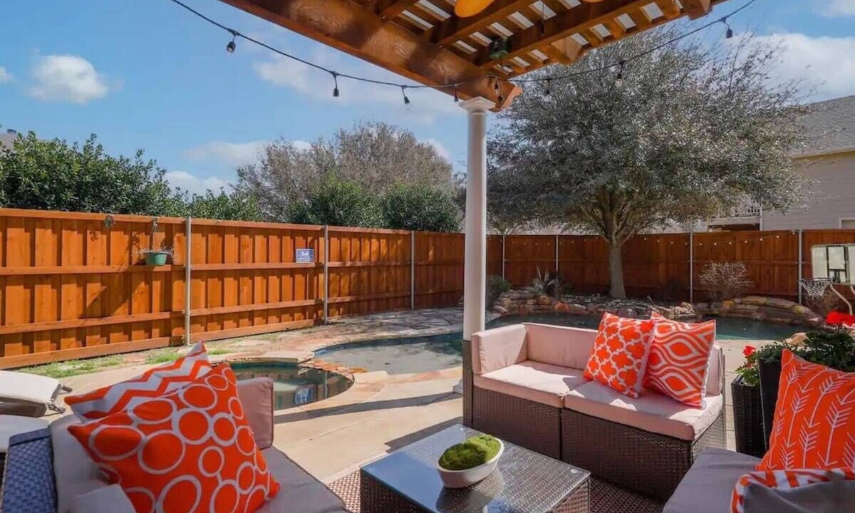 McKinney House | Amazing Gem for groups w/HEATED Pool and Spa