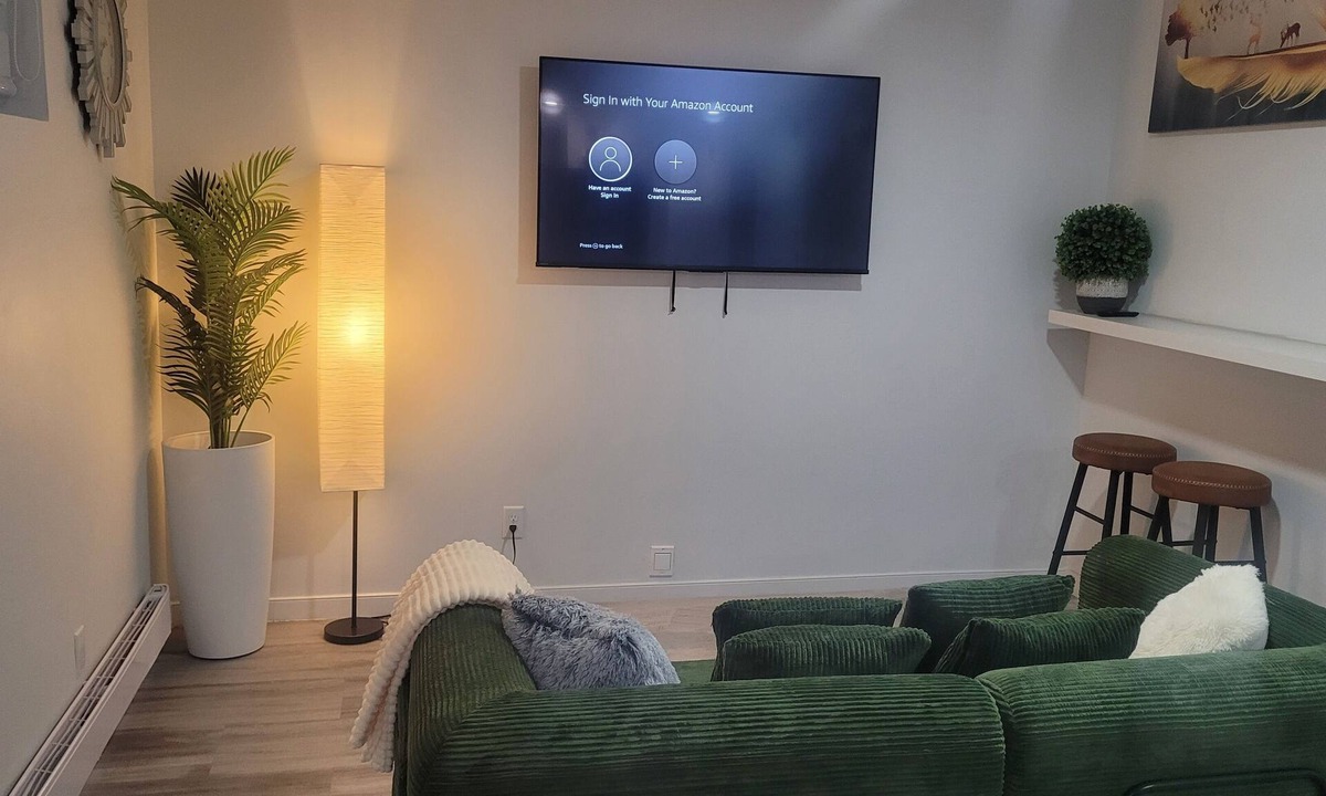 Cranston Apartment | Amy's Elegant 1 Bedroom Apartment - NO CLEANING FEE!