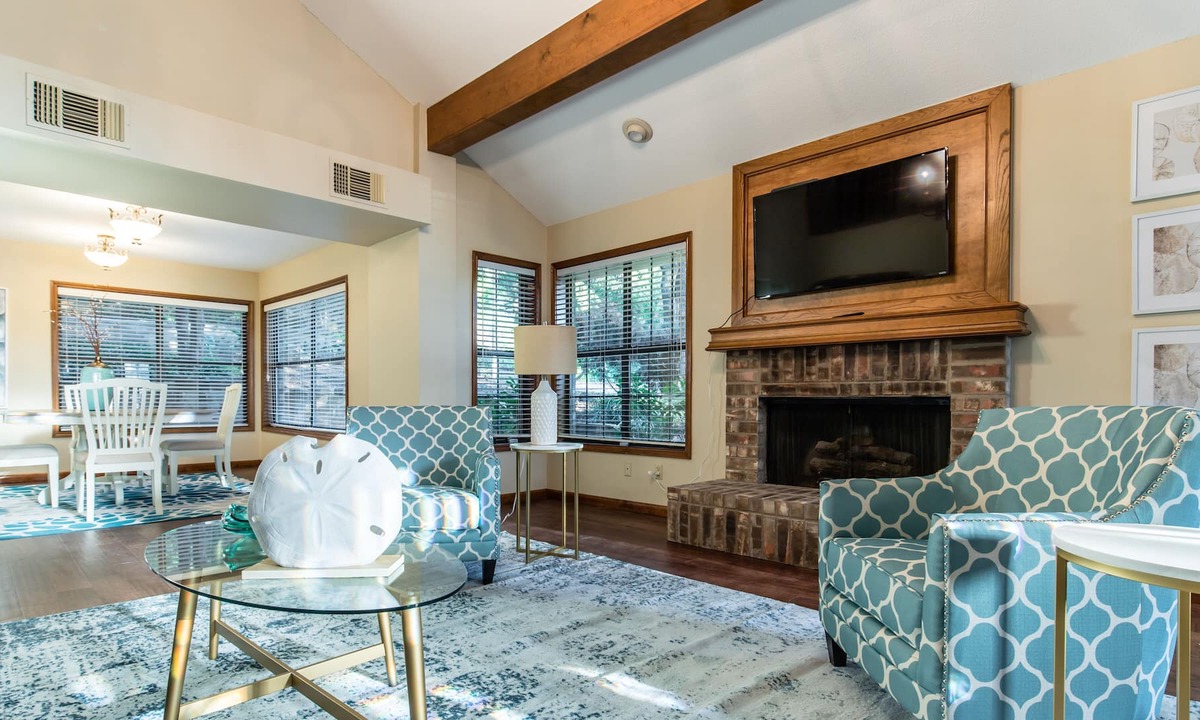 North Arlington House | Arlington Home with Pool in Entertainment District