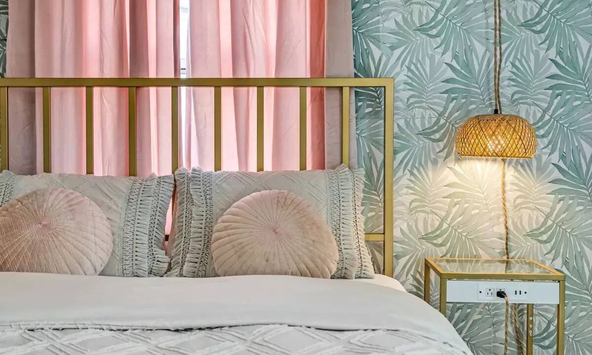 Cornwall House | Art Deco Den: Crib | Pet | Free Prkg | Fire TV