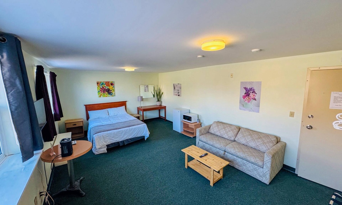 Division No. 16 Hotel | Asessippi Inn