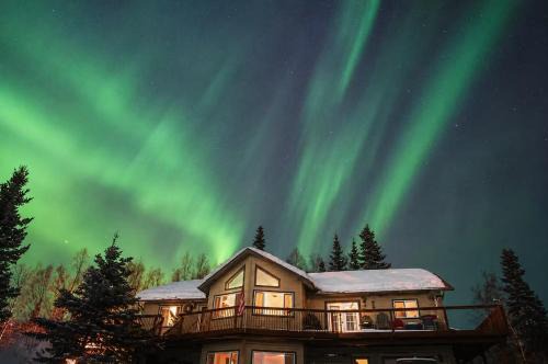 Rabbit Creek House | Aurora Hillside House | Sauna + Fire Pit + View