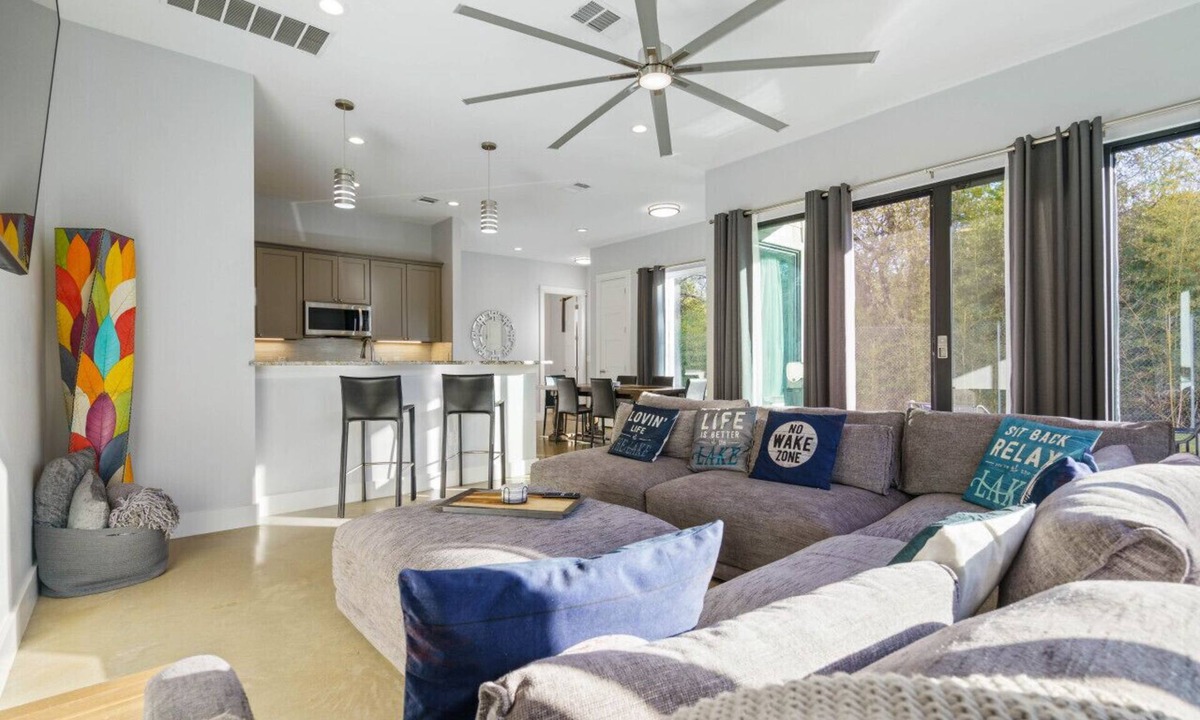 Lake Austin Village House | Austin Oasis Escape | Walk to Lake | Boat Launch