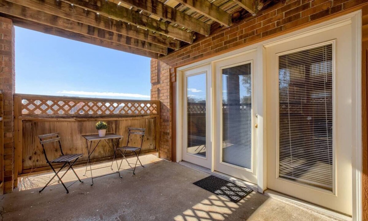 Platte City House | Aviator's Lounge 2BR 1Bath WiFi Close to Airport 1