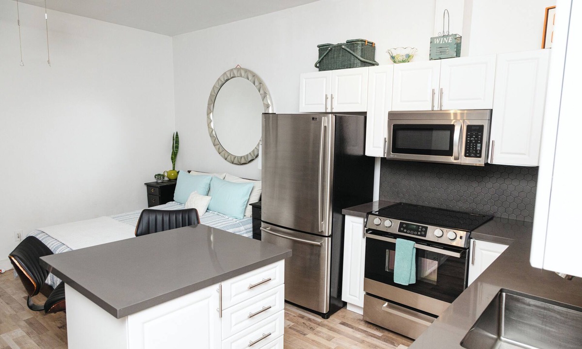 Brockton Village Hotel | B Hotel