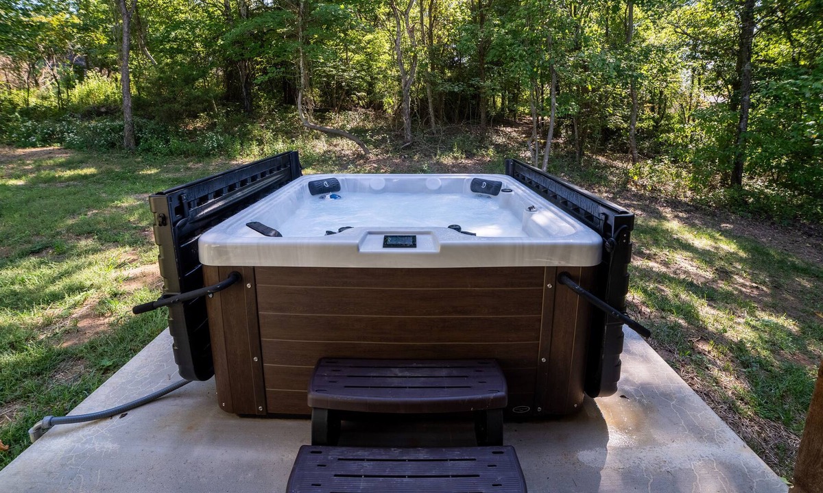 Bella Vista House | Back40 Trailside Retreat with Hot Tub