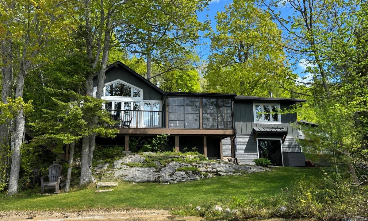 Algonquin Highlands Cottage | Beach Bay Cottage - Halls Lake. Private Shallow Sandy Beach