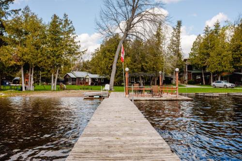 Bobcaygeon House | Beach, BBQ, Waterfront Ambleside Resort in Bobcaygeon, Kawartha