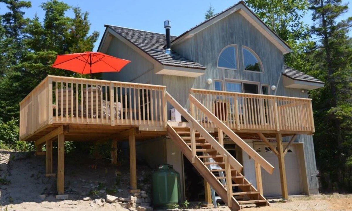Manitoulin District Cottage | Beach house on Square Bay