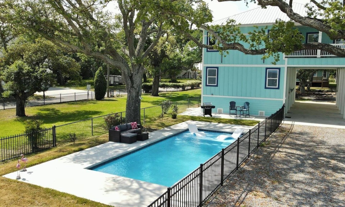 Long Beach House | Beachfront Pool Paradise