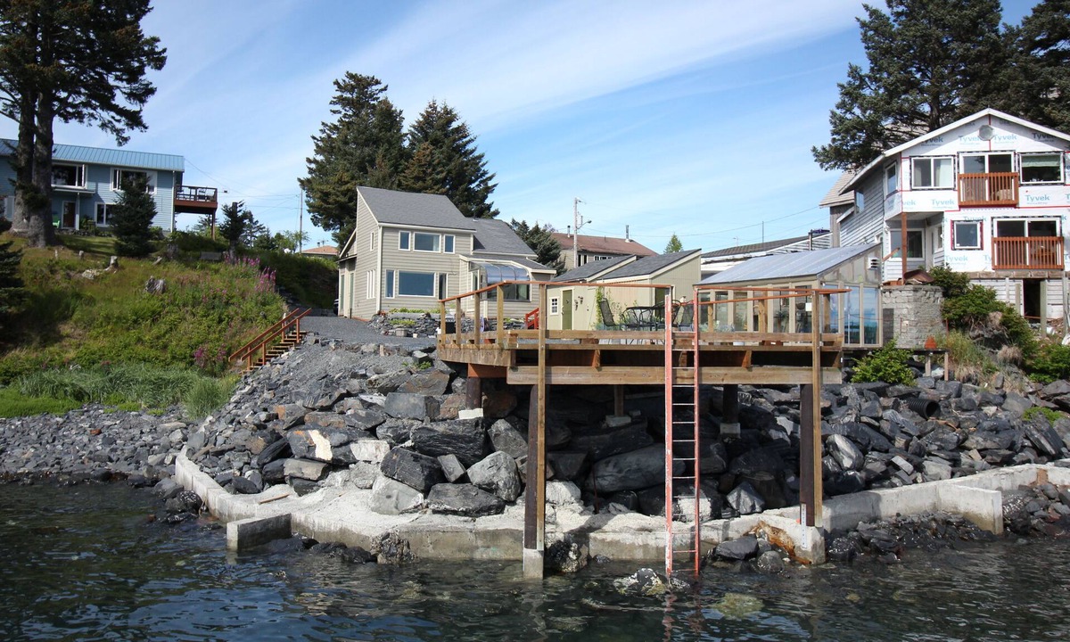 Kodiak House | Beachside Retreat-Oceanfront Home