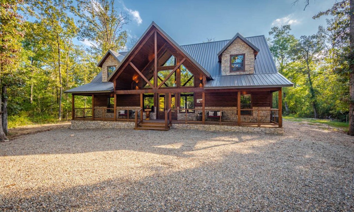 Hochatown Cabin | BEAR BOTTOM LODGE: Luxury Woodland Retreat with Theater, Game Loft and Outdoor