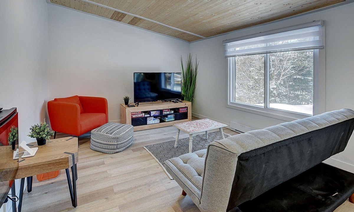 Saint-Alphonse-Rodriguez Ski Chalet | Beautifully fully renovated 3 bedroom lake front cottage