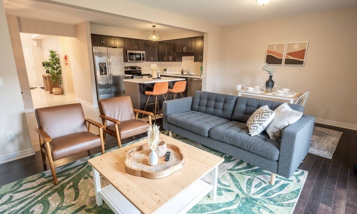 Niagara Falls House | Beautiful 3bed/3bath 6 Mins to Falls/Free Parking