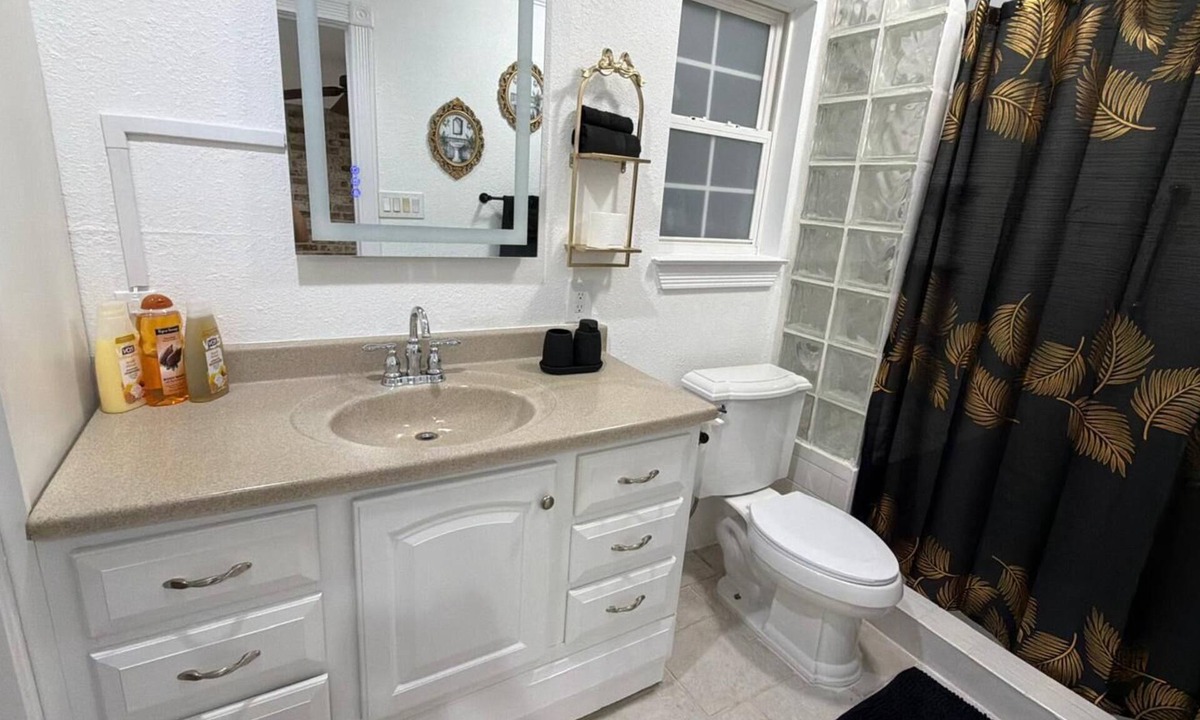Spring House | Beautiful 5-bedroom house with AC in charming Spring