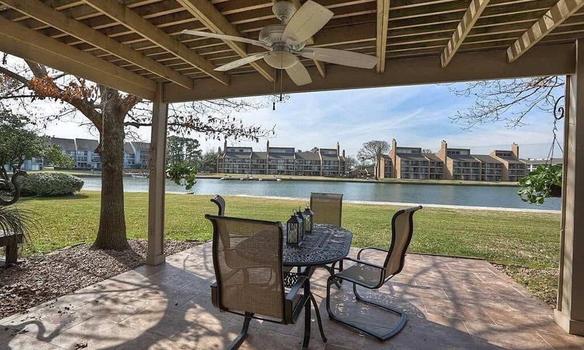 Walden on Lake Conroe House | Beautiful and spacious luxury townhome overlooking Lake Conroe. 2 master suite