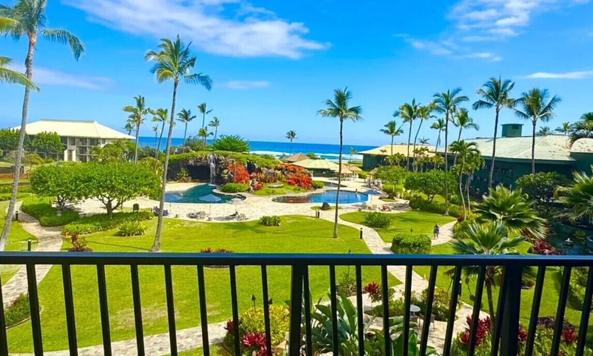 Hanamaulu Apartment | Beautiful Beachfront Resort with Best Ocean View Room On Property pools/hot tubs