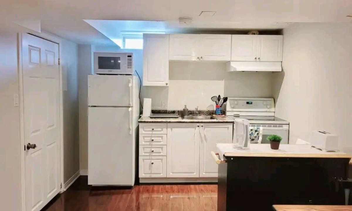 Whitby House | Beautiful independent basement suite