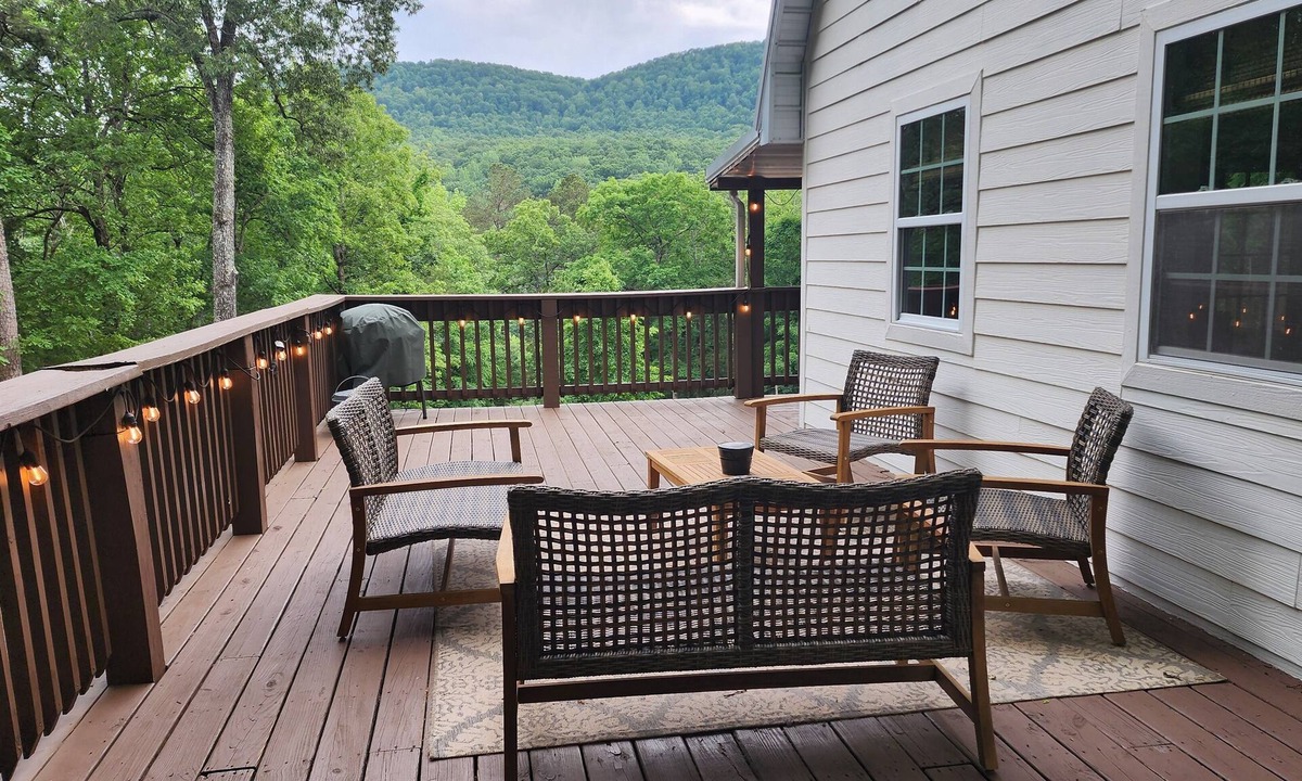 Jasper House | Beautiful mountainside hobby farm with gorgeous view!