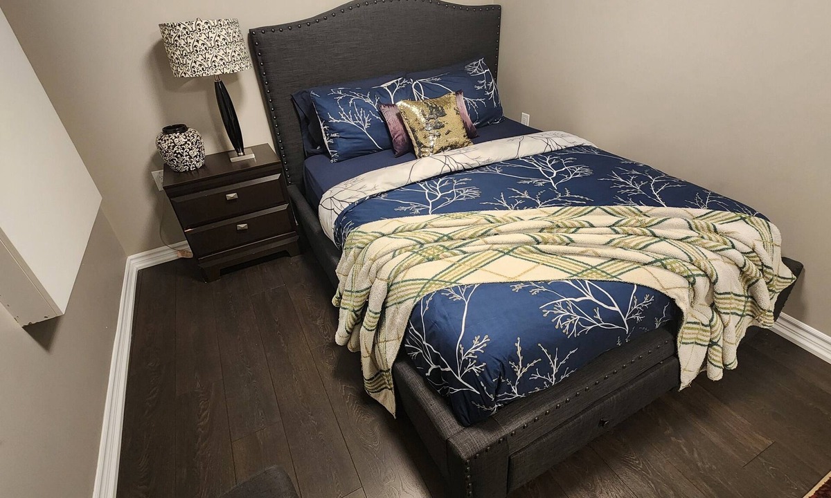 Milton Apartment | Beautiful newly constructed 1 bedroom apartment with seperate entrance