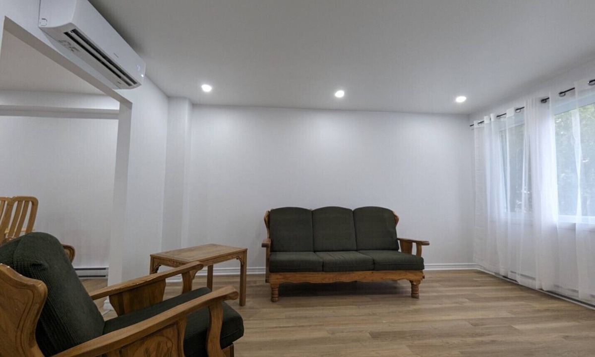 Sainte-Dorothee House | Beautiful recently renovated house semi-detached in Laval.