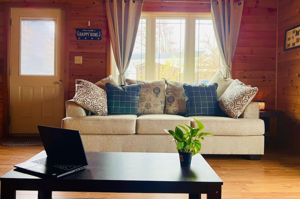 Harwich Cabin | Beautiful waterfront property sitting on Rondeau bay!!