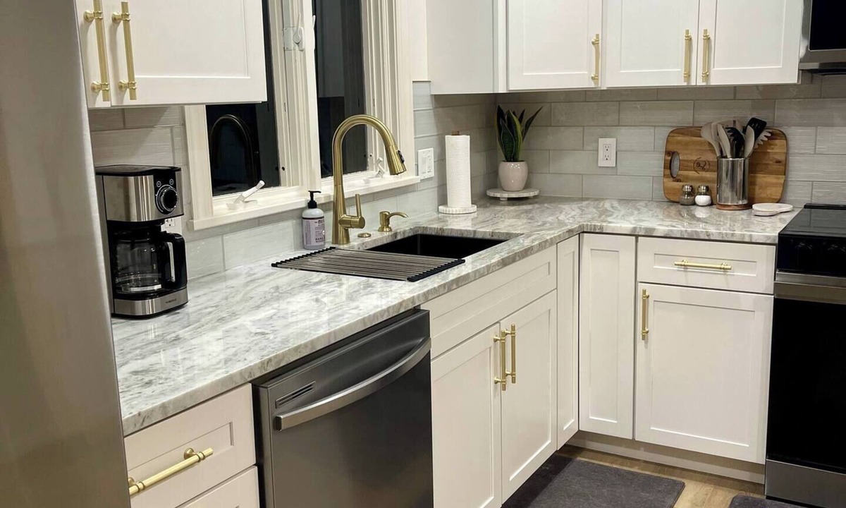 Rochester House | Beautifully updated 3BR near Airport/RIT/UofR/mcc