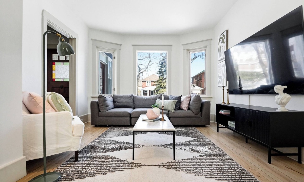 Winnipeg House | Beautifully Updated Osborne Character Home | 3 Bed | 2 Bath |