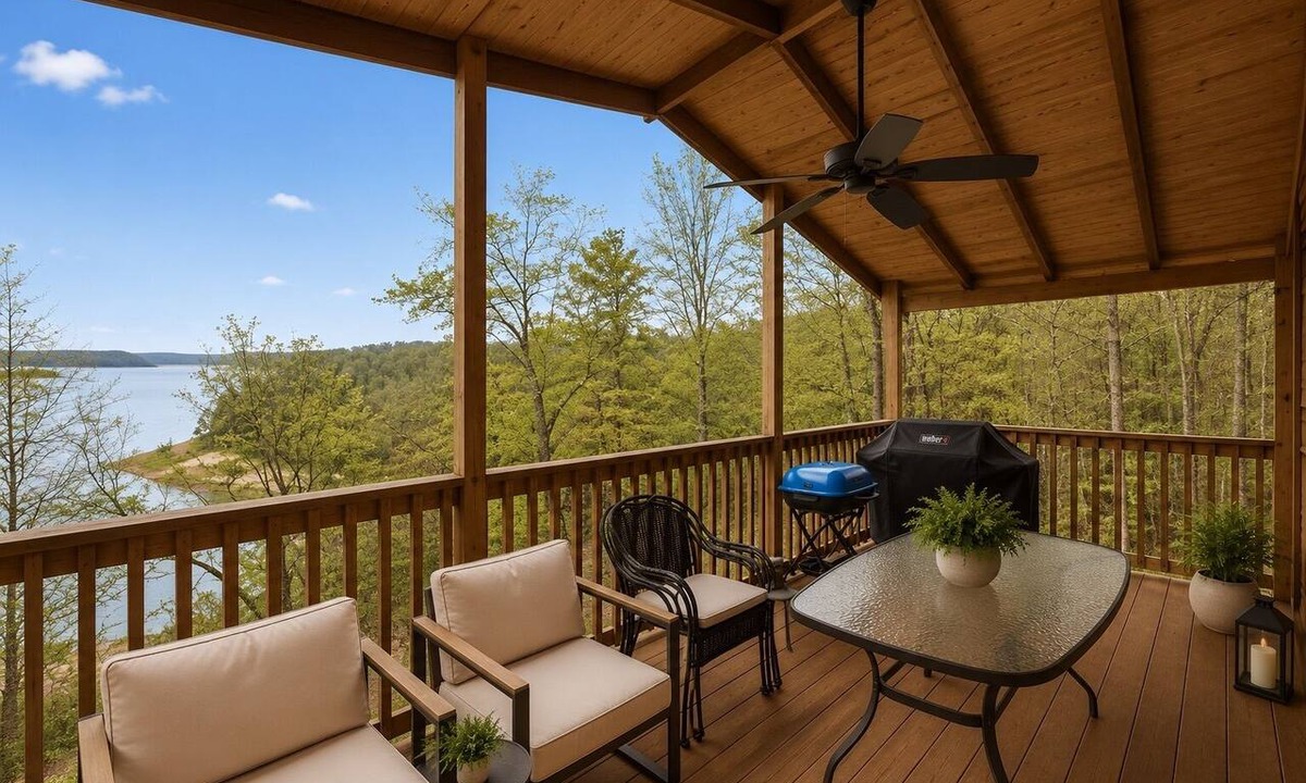 Lost Bridge Village House | Beaver Lake Cabin