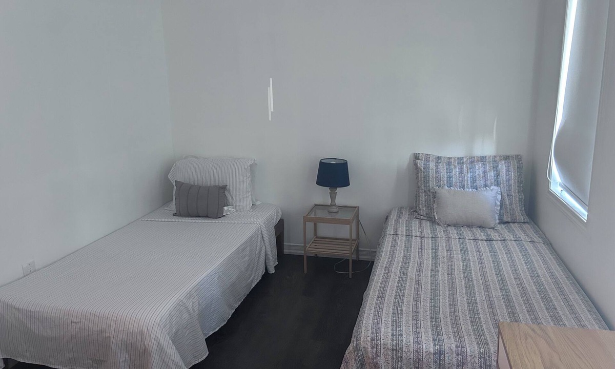 Thorold House | Bedroom Unit 3 (Twin Beds) in Thorold, Ontario