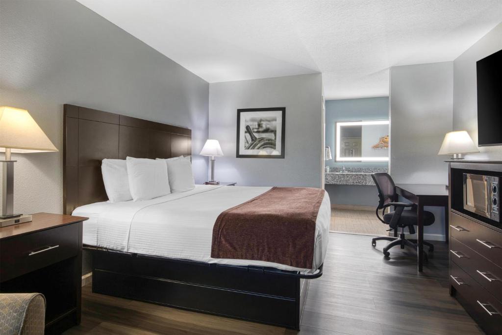 Montgomery Hotel | Best Western Lake Conroe Inn
