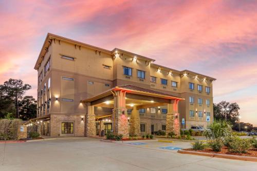 Center Hotel | Best Western Plus Classic Inn and Suites