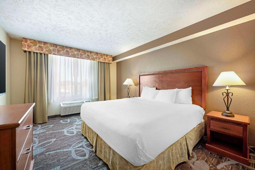 Kearney Hotel | Best Western Plus Mid Nebraska Inn & Suites