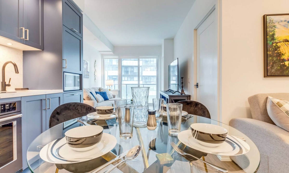 CityPlace Condo | Beverly Hills in Toronto's Core w/Pool, Parking, WiFi, Near CN Tower