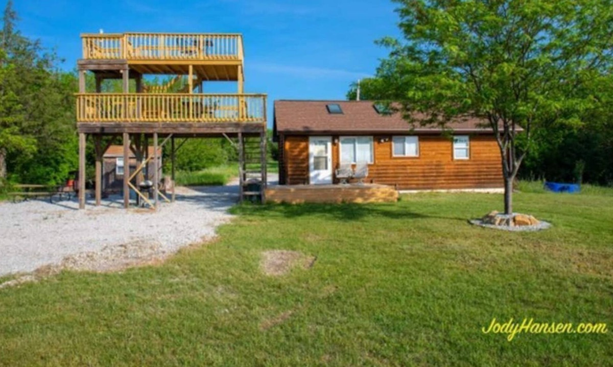 Steinauer Cabin | Beyond Seclusion