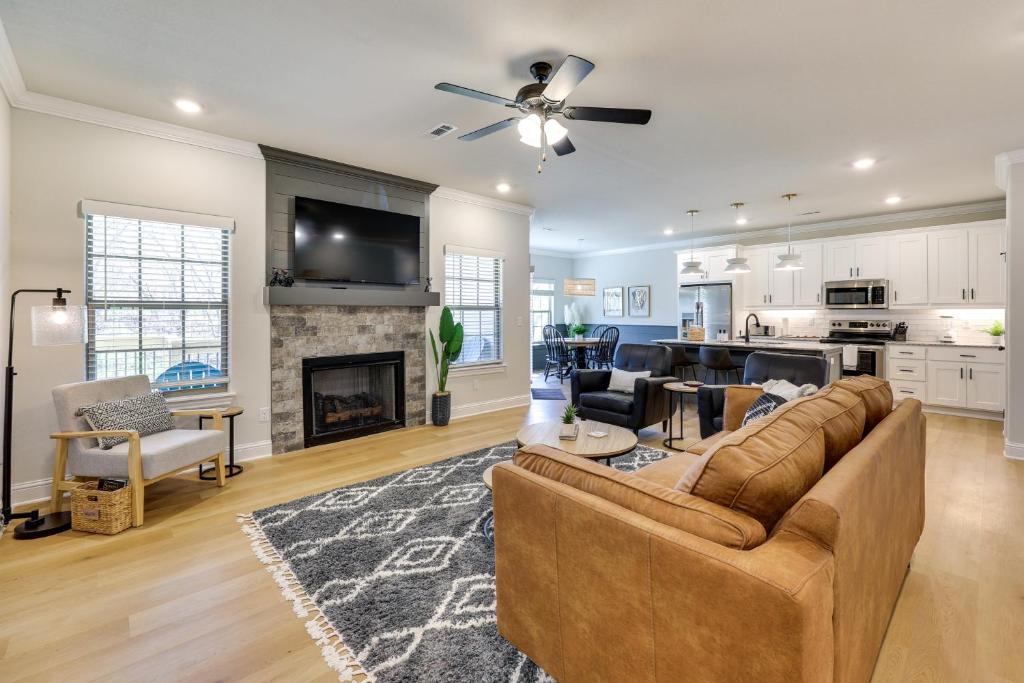 Bella Vista House | Biking Haven: Charming Bella Vista Home w/Games!