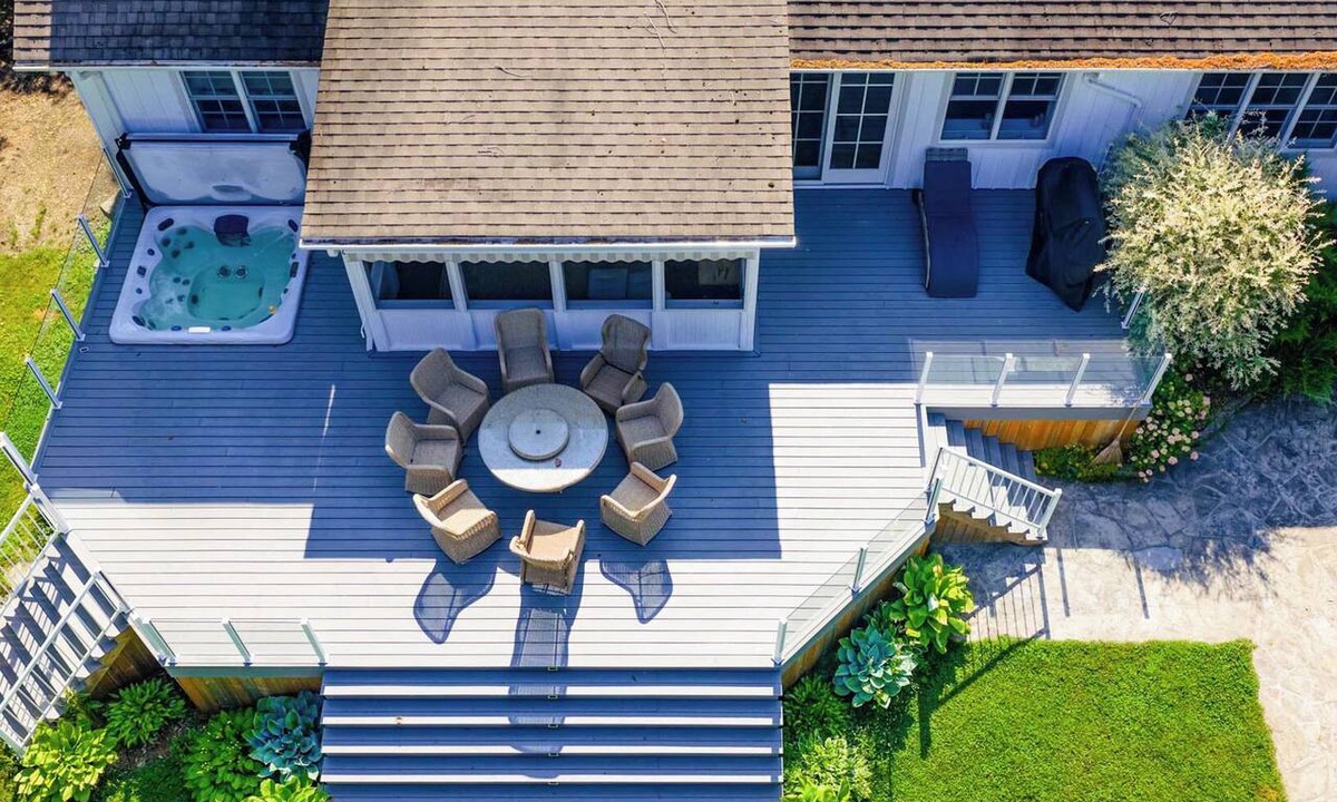 Ashfield-Colborne-Wawanosh Cottage | Birch Beach Lake House-Hottub Sauna Lake Access
