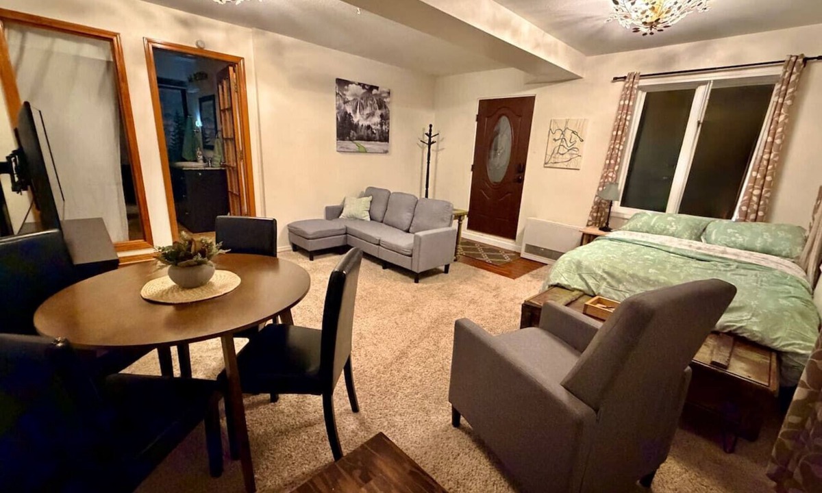 Taku - Campbell Condo | Birch Hollow on the Creek