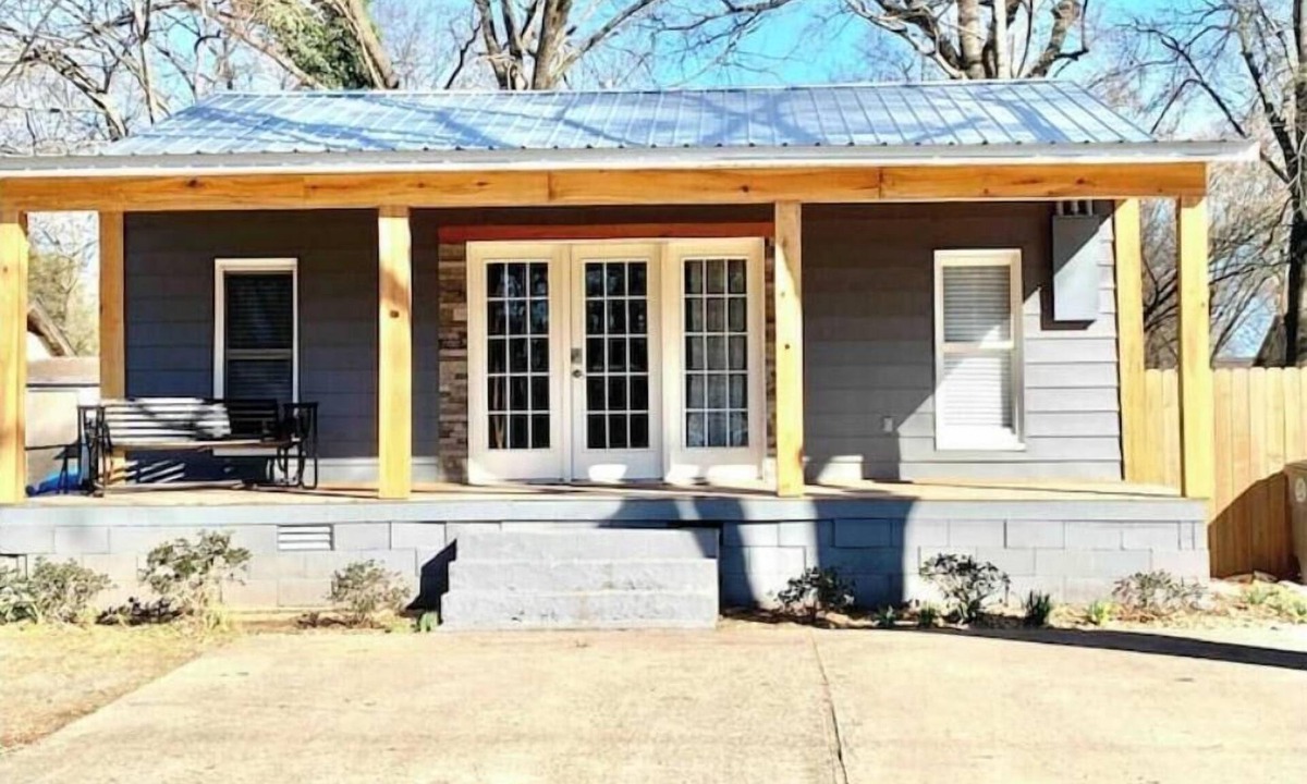 Searcy House | Bison Hall 3, no cleaning fee. 1 block from Harding