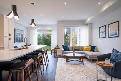 The Blue Mountains House | Blue Mountain Townhome - Patio Shuttle Trails