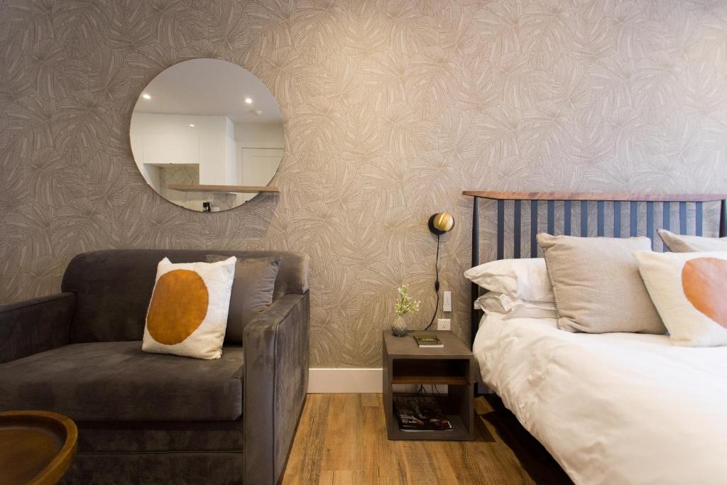 Little Italy Apartment | Blue Oasis Studio with Full Kitchen and Bath by Den Stays