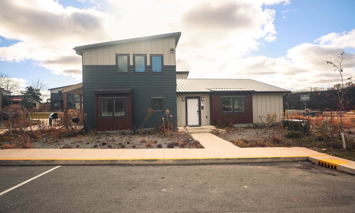 Decorah Cabin | Bluffside Gardens Maple Series Unit 1B