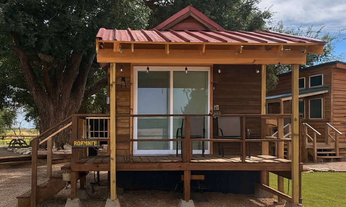 Flomot Cabin | Bob White Tiny Cabin