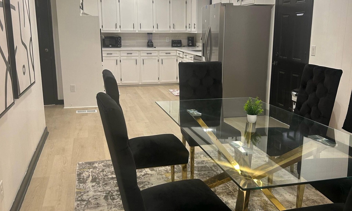 Jackson House | Bobby Rush Inn 3 bedroom 1.5 Bath modern house