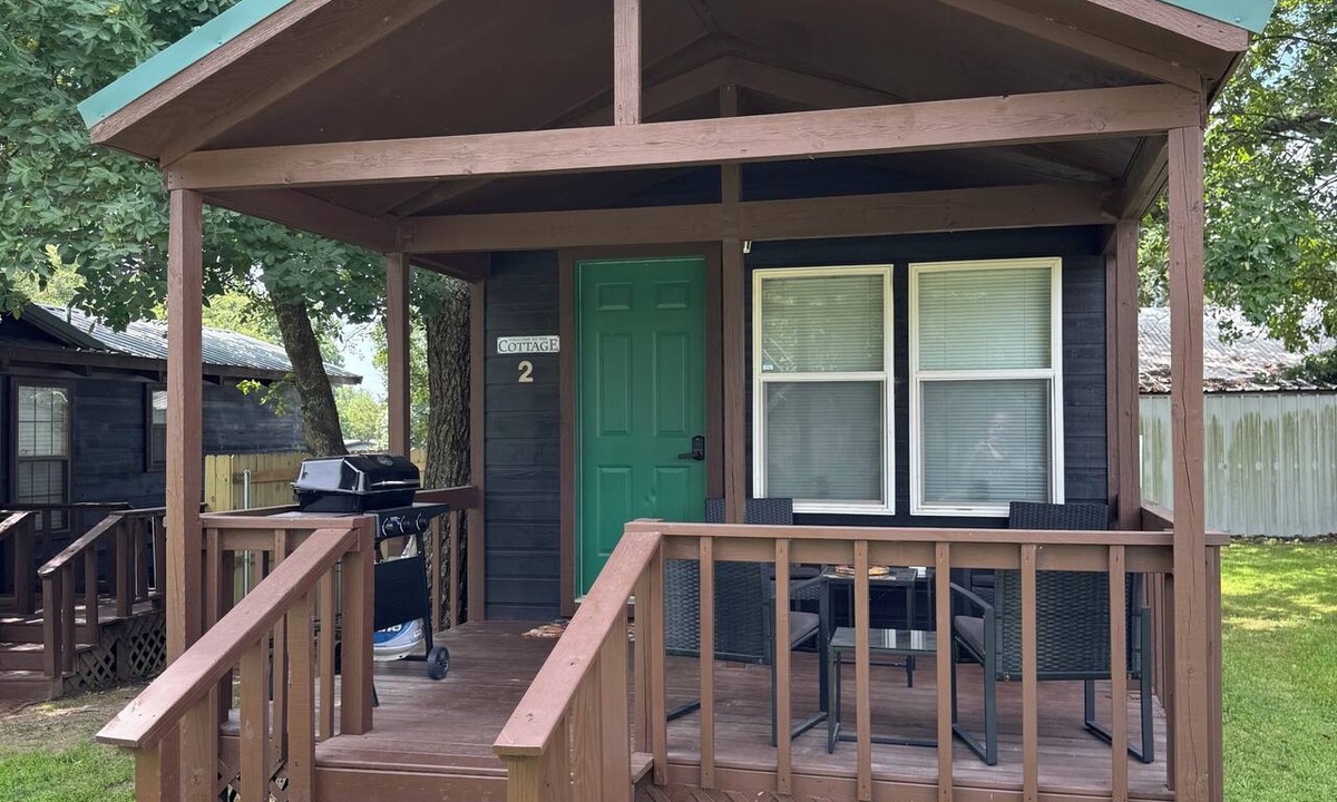Texanna Cabin | Boulder Ridge Cabin 2: The Cottage - Newly Renovated Tiny Cabin