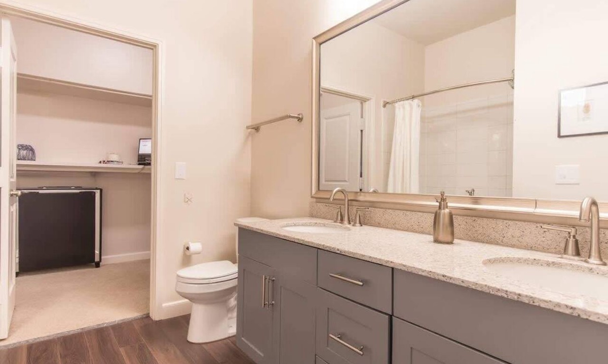 Richardson Apartment | Boulevard Stays Trail Access, Plus Parking, Pool, and Gym!